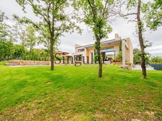 Casa a Taradell. Exclusivo chalet de diseño un refugio de lujo entre naturaleza y