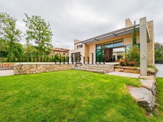 Maison à Taradell. Exclusivo chalet de diseño un refugio de lujo entre naturaleza y