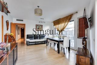 Pis  Passeig martim. Piso en primera lnea de mar con terraza y vistas