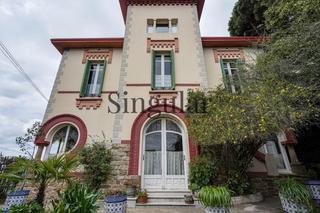 Casa  Calle camí de vallvidrera al tibidabo. Villa modernista de principios del siglo xx