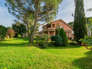 Chalet in De puig i cunyer 63. Tu propiedad ideal en sant juli de vilatorta te est esperando