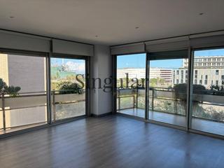 Pis  Avenida d'eduard maristany. Vivienda con encanto, vistas al mar y parking
