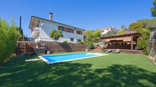 Xalet  Margarida. Chalet en parcela de 800m con piscina y vistas can barri