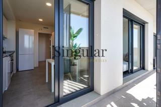 Attique à La Catalana. Ático con vistas al mar y terraza perimetral