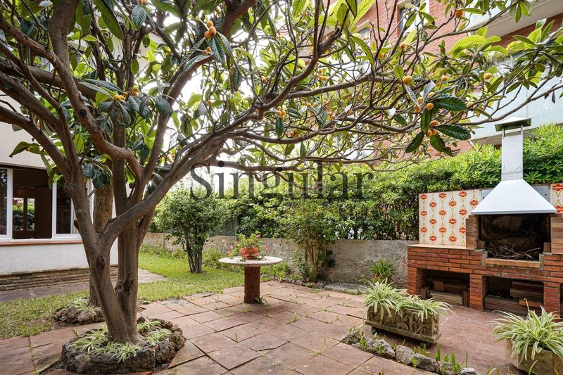 Foto 00ed1908-7b44-43f8-935c-00986de115ed. Casa amb aparcament a Centre Castelldefels