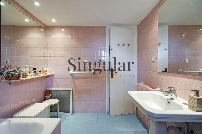 Foto 2a9630e6-bbe5-4a12-9fa5-7b16562f4258. Casa amb aparcament a Centre Castelldefels