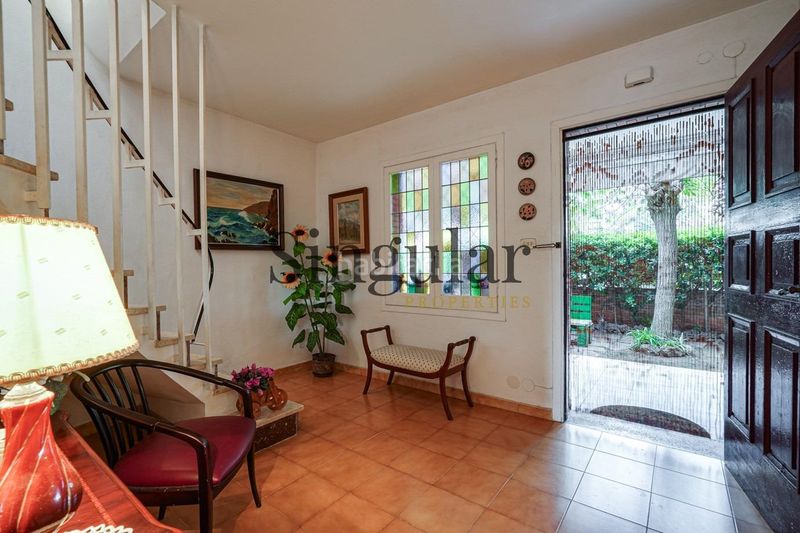 Foto 2de41f1b-321c-40c6-92c1-246dc7ac3743. Casa amb aparcament a Centre Castelldefels