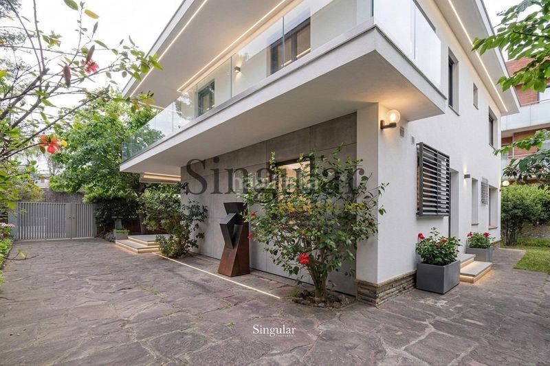 Foto 336e2b59-e707-415e-84ff-327b76bdd0e2. Casa amb aparcament a Centre Castelldefels