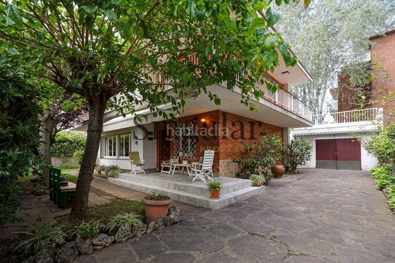 Foto 41d8e67f-cbfe-4705-80c6-ff6882f8143c. Casa amb aparcament a Lluminetes Castelldefels