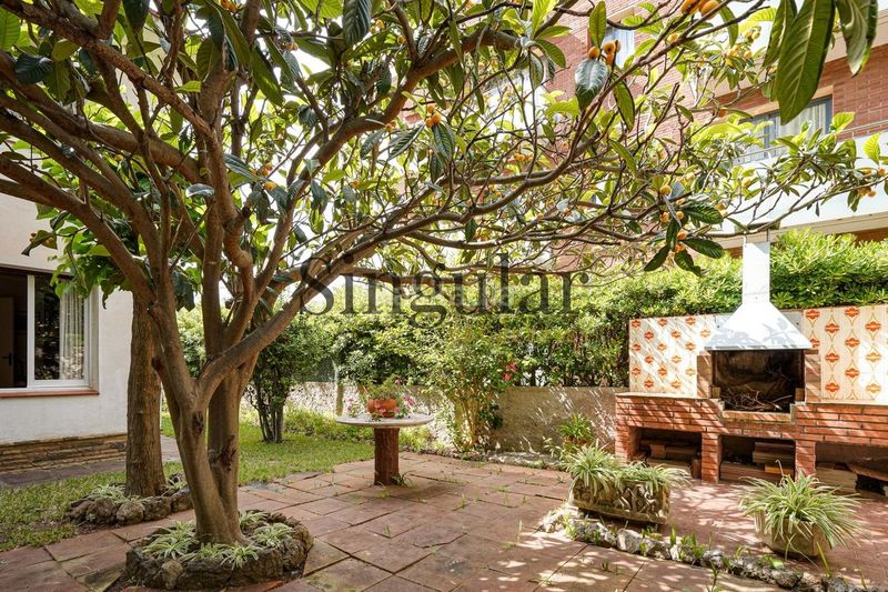 Foto 42c987e7-eaed-4c6c-bb80-c710b8e6c16a. Casa amb aparcament a Centre Castelldefels