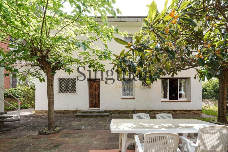 Foto 544824c7-05bd-41c4-b04e-76b429d42391. Casa amb aparcament a Centre Castelldefels