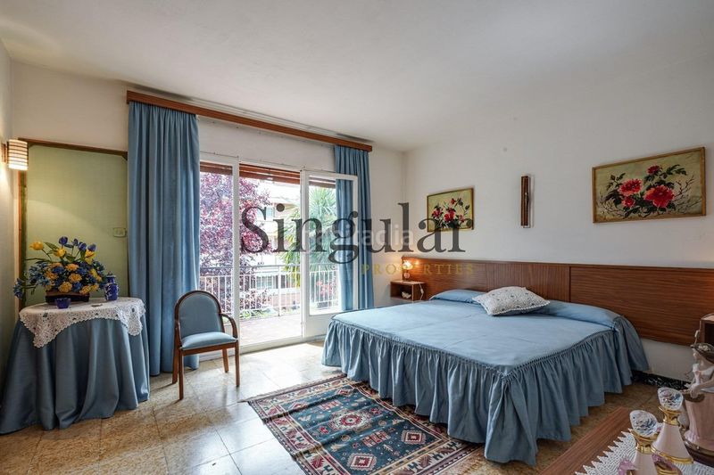 Foto 5e88baaf-7a13-455d-ae32-b9fc916d97e4. Casa amb aparcament a Centre Castelldefels