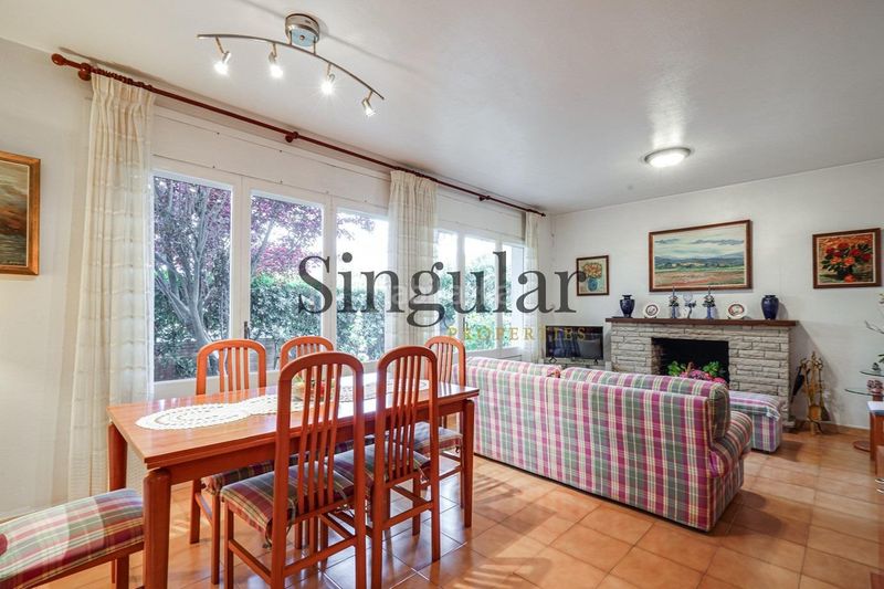 Foto 792abeb0-80fb-4a18-ac48-acdca3134646. Casa amb aparcament a Centre Castelldefels