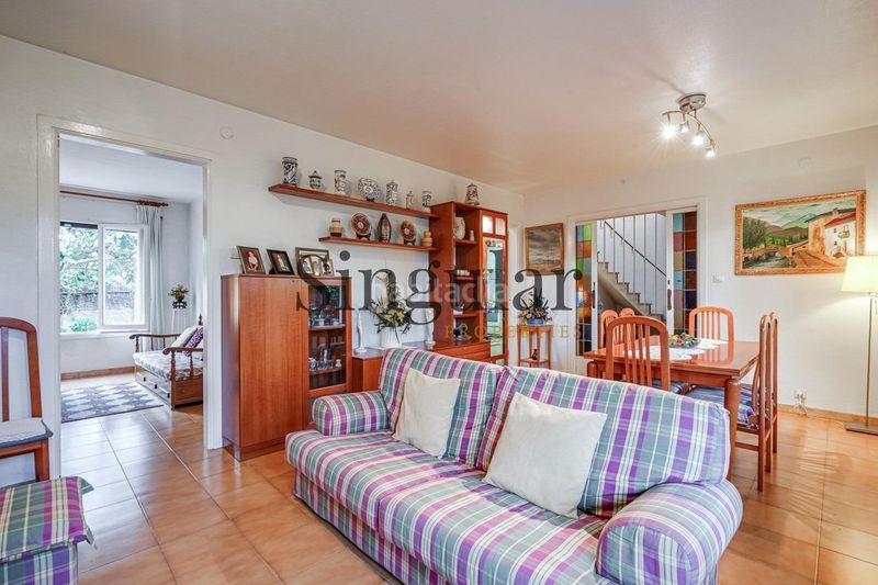 Foto 9358fcdf-9993-49da-8f35-735e5bc96a84. Casa amb aparcament a Centre Castelldefels