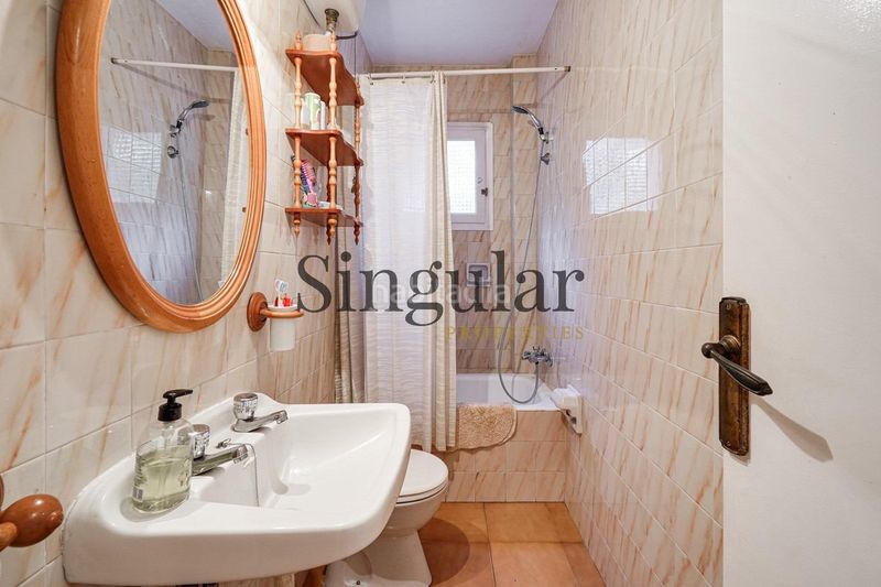 Foto aa5bfe3d-68ba-4916-ac4d-c74088530249. Casa amb aparcament a Centre Castelldefels