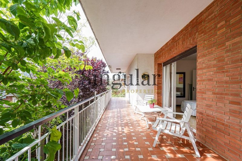 Foto b3e40423-3886-43ce-804e-1848159e6fc5. Casa amb aparcament a Lluminetes Castelldefels