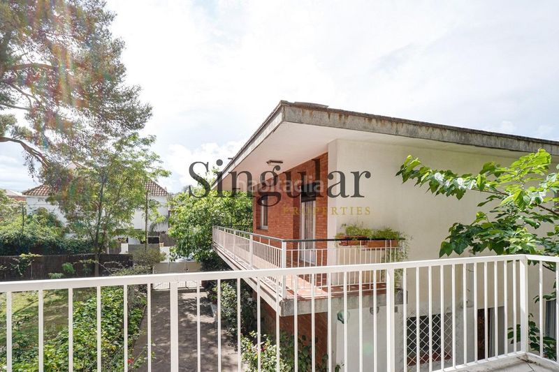 Foto b8722a5f-b272-46d1-831e-39381a909c2c. Casa amb aparcament a Lluminetes Castelldefels