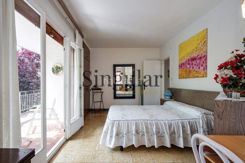 Foto b9f1865d-6f77-4dea-8d28-94d1036d94f6. Casa amb aparcament a Centre Castelldefels