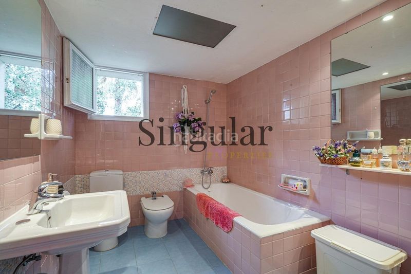 Foto bc94f98a-ee8b-4ce4-a866-36bf1929c73e. Casa amb aparcament a Centre Castelldefels