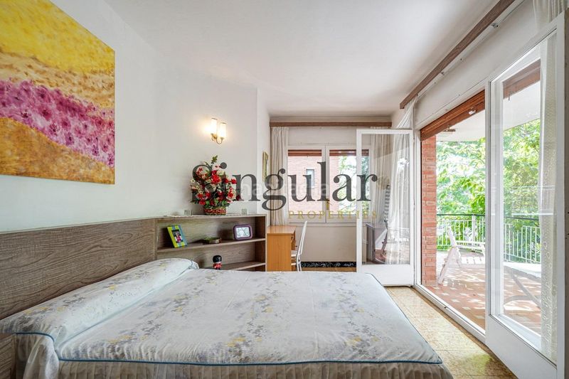 Foto c978b432-1378-4d72-a970-0e7b8bccf30f. Casa amb aparcament a Centre Castelldefels