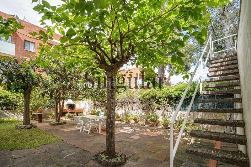 Foto cf3695c6-d6c2-43ed-b03f-f6457130d8da. Casa amb aparcament a Centre Castelldefels