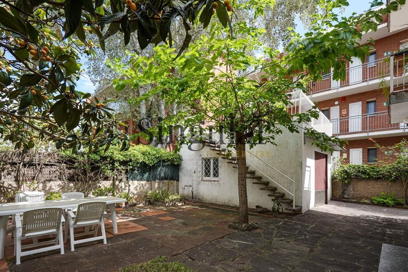 Foto e33bcd22-f1b4-457d-8ea0-9ebb7b7cc5b6. Casa amb aparcament a Centre Castelldefels