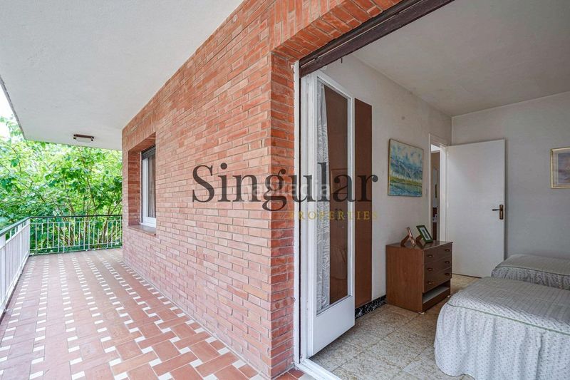 Foto ea5e86a8-9c1d-4e71-a29d-9cba44678aa1. Casa amb aparcament a Centre Castelldefels