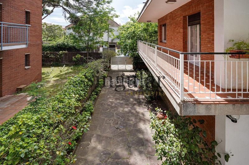 Foto eecbaa4d-6dfd-4658-b517-5805cc1f3309. Casa amb aparcament a Centre Castelldefels