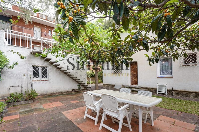 Foto f3b62d12-198a-4b83-baae-6df16fb92447. Casa amb aparcament a Lluminetes Castelldefels