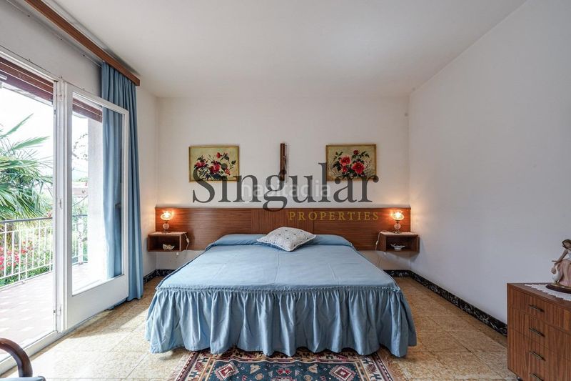 Foto f9f3384e-47ab-4b4a-97ad-f516361805a1. Casa amb aparcament a Centre Castelldefels