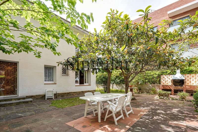 Foto fe12c187-588a-4cdc-87d7-0713e66ae46c. Casa amb aparcament a Centre Castelldefels