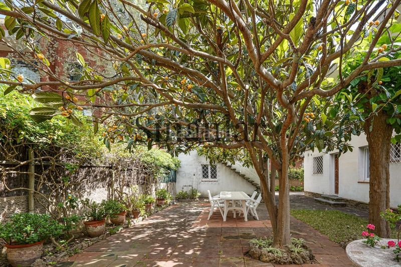 Foto ff894790-ea14-4866-b63b-5c22bcb04d07. Casa amb aparcament a Centre Castelldefels