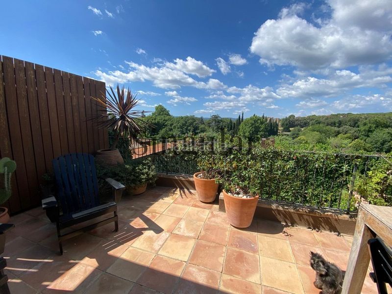 Foto e4808210-c48f-4a91-b81d-ed6b49f28094. Masia amb piscina a Corçà