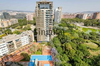 Pis  Passeig del taulat. Piso con vistas panorámicas al mar y a barcelona en un 14º con p