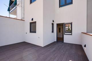 Ático en Hostafrancs. Ático con terraza de 20 m2 completamente reformado