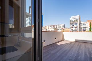 tic a Hostafrancs. tico con terraza de 20 m2 completamente reformado