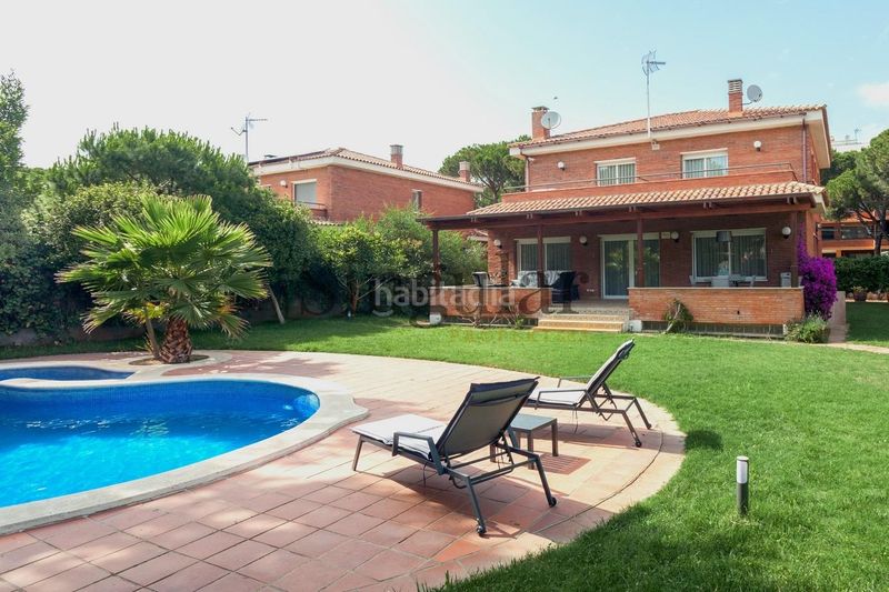 Foto 9f8b8a93-60ff-438e-9685-6c02fd669cbb. Xalet amb calefacció aparcament piscina a Gava Mar Gavà