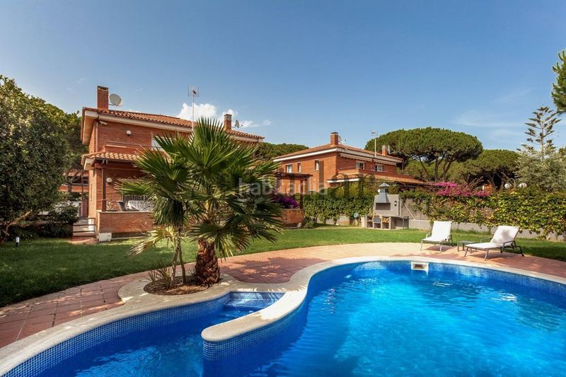 Foto e84e1dd4-1678-42e1-a037-b7adc75eeb95. Xalet amb calefacció aparcament piscina a Gava Mar Gavà