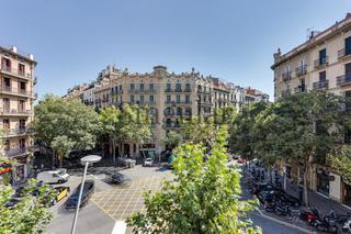 Etagenwohnung  Calle d'aribau. Preciosa vivienda en finca regia junto a paseo de gracia