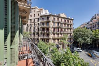 Pis  Calle d'aribau. Preciosa vivienda en finca regia junto a paseo de gracia