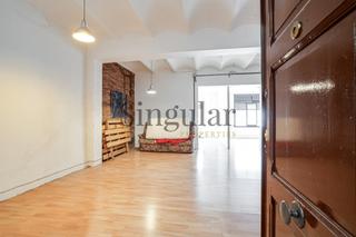 Pis a Vila de Gràcia. Maravilloso loft a reformar en el bohemio  distrito de gracia