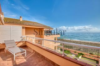 Dachwohnung in Pals. Ático único en primera línea de mar con licencia turística.