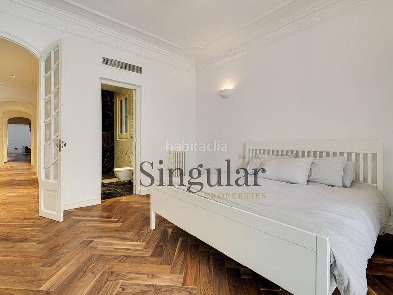 Foto 3c732b20-3c5c-4368-81e2-17bac58ede1a. Alquiler piso elegante vivienda en calle muntaner en Barcelona