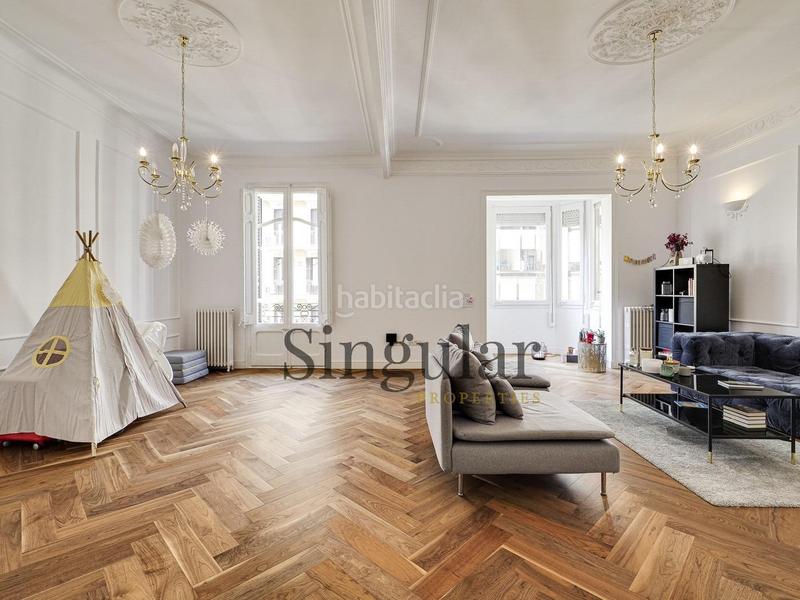 Foto aeb785eb-aa63-48c2-8979-ec1eb9e5ad63. Alquiler piso elegante vivienda en calle muntaner en Barcelona