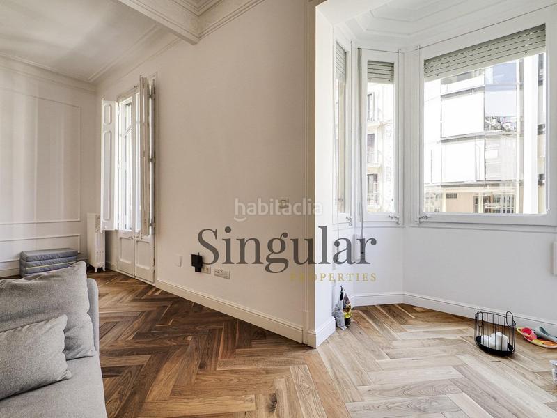 Foto b5d11d12-7dd1-46dc-a34b-1e94abc92983. Alquiler piso elegante vivienda en calle muntaner en Barcelona