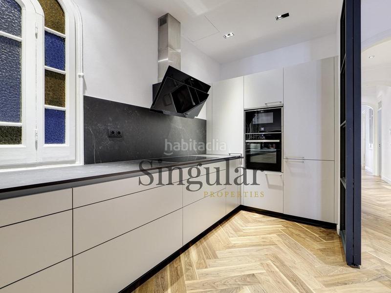 Foto ca5b5ba6-58ab-41f1-90e2-bedbc9a2b2af. Alquiler piso elegante vivienda en calle muntaner en Barcelona