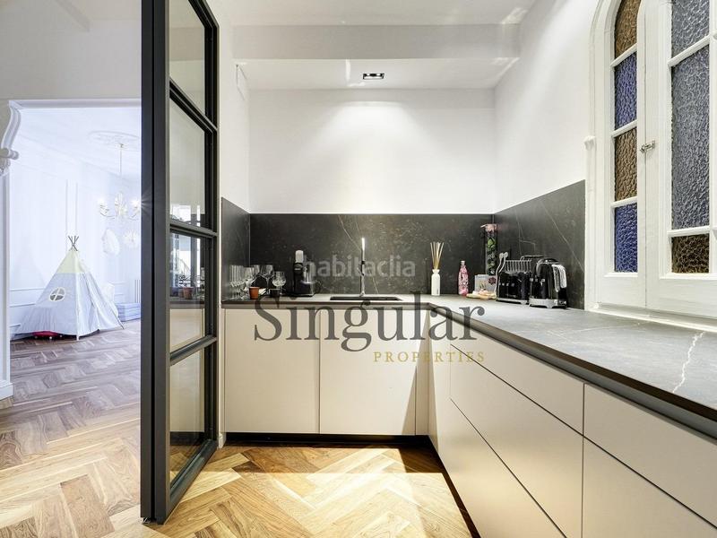 Foto e2f79926-4f0b-4342-98ad-67746cd99ba6. Alquiler piso elegante vivienda en calle muntaner en Barcelona