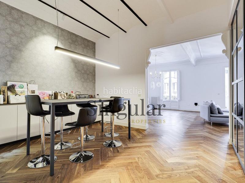 Foto eeeae1b2-59bd-4faa-938e-25c487f2c03e. Alquiler piso elegante vivienda en calle muntaner en Barcelona