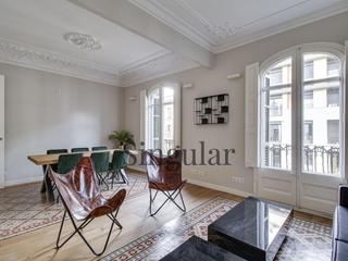 Location Appartement  Carrer de girona. Lujoso piso alto y amueblado en calle girona.