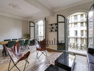 Location Appartement  Carrer de girona. Lujoso piso alto y amueblado en calle girona.
